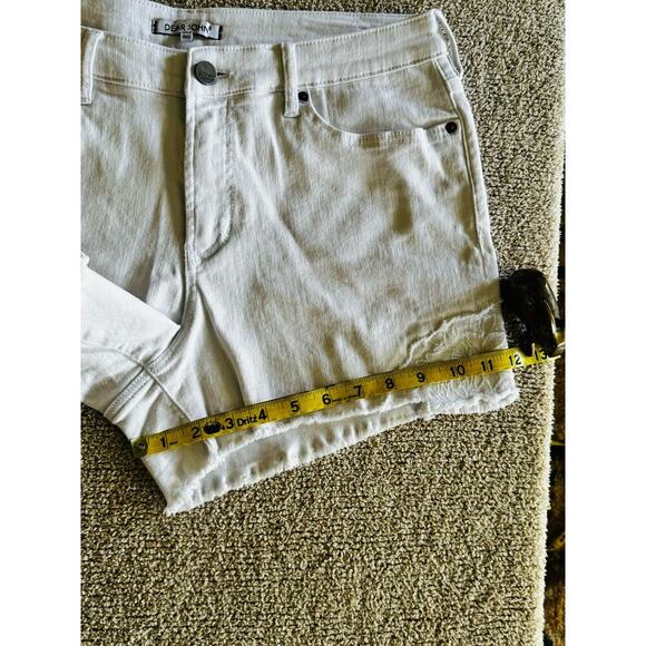 Dear John Lillie Frayed hem Cut Off Denim Jean White Embroidered Shorts Size 30 - Picture 12 of 16